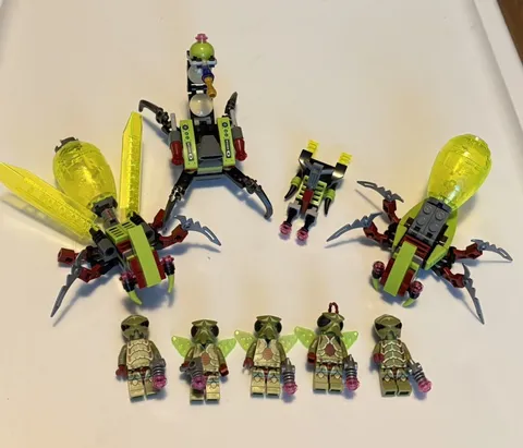LEGO Galaxy Squad Minifiguresand small vehicles  Mosquitoid Buggoid 