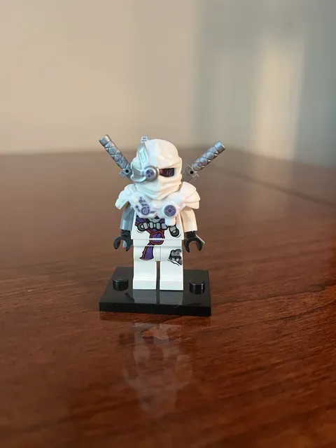 LEGO Ninjago White Nindroid General Cryptor Minifigure Bricktober 2017 Exclusive