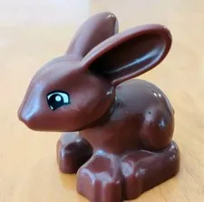 Duplo Bunny Rabbit Head Turned Left with Eyes Top Semicircular Dark Pink Nose