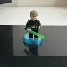 LEGO Star Wars Luke Skywalker Minifigure Green Lightsaber Plastic Figure