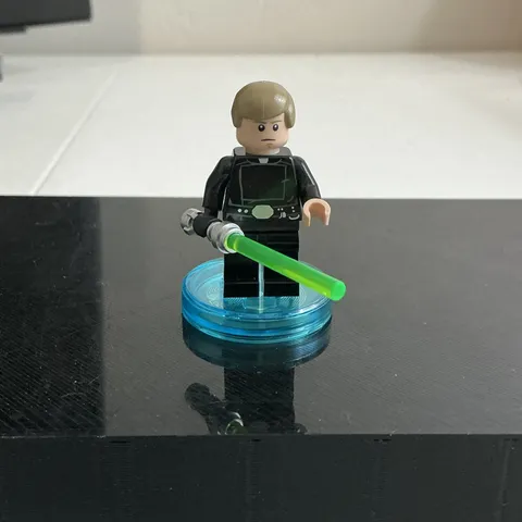 LEGO Star Wars Luke Skywalker Minifigure Green Lightsaber Plastic Figure