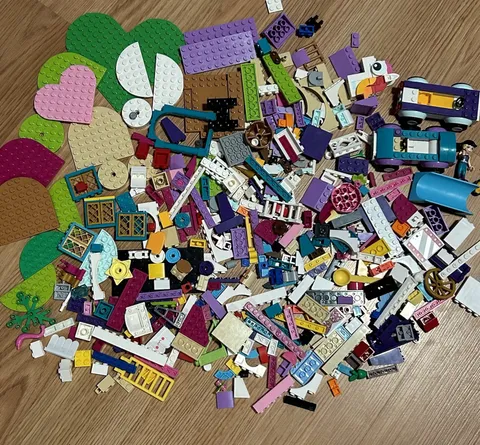 Legos Hearts Friends Colorful Over 1 lb Lots Of Pieces