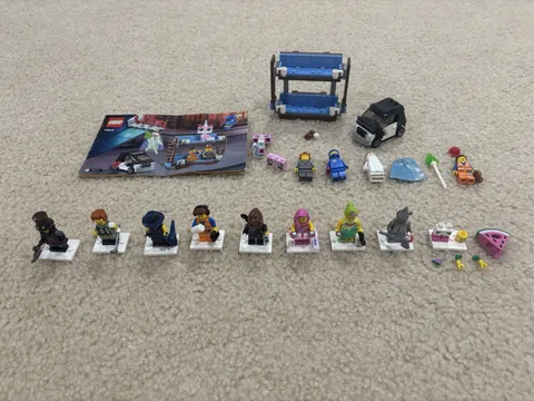 70818 LEGO Movie Double-Decker Couch 99.9% Complete W/Instructions + BONUS FIGS