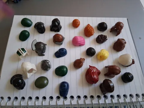 LEGO Lot Of Minifigure Assorted Accessories Hair Hats Wigs