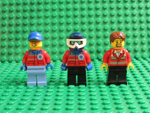 Lot of Lego CITY Minifigures Red Uniform Star of life Paramedic EMT Hospital PM9