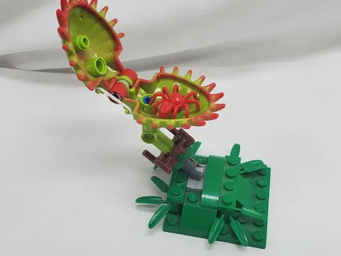 Genuine LEGO Venus Flytrap Carnivorous Plant (291112pb01) w/ red spider (29111)