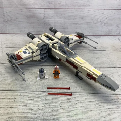 LEGO Star Wars Luke Skywalker's X-Wing Starfighter 75218 *NEAR COMPLETE* 2 Figs