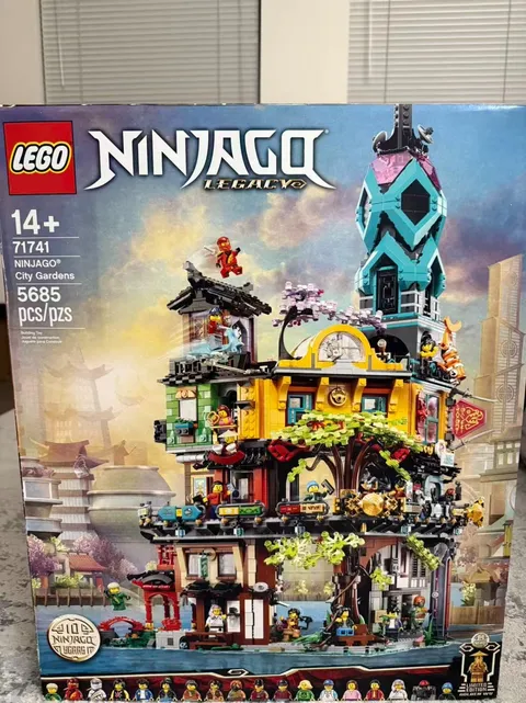 New LEGO NINJAGO: NINJAGO City Gardens (71741)