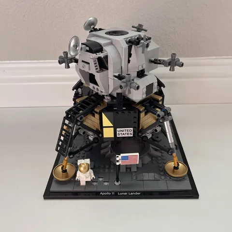 LEGO NASA APOLLO 11 LUNAR LANDER (10266) - no manual/ no box