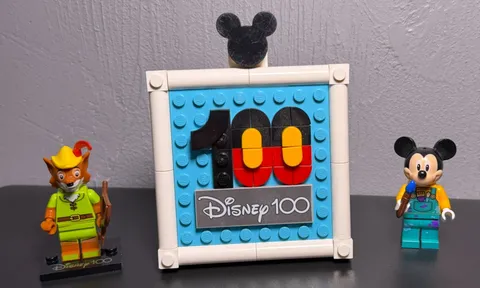 LEGO Robin Hood + Painting Mickey Minifigure Disney 100 Series + Lego Mini Frame