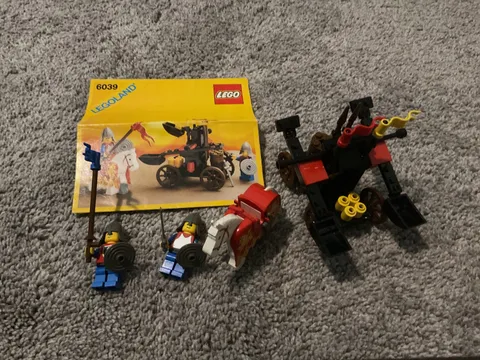 Retired LEGO Castle: Twin-Arm Launcher (6039)