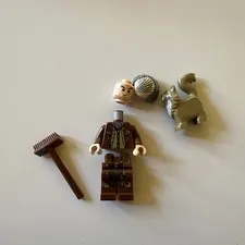 New LEGO Argus Filch and Mrs. Norris Minifigure Exclusive from Set 76473