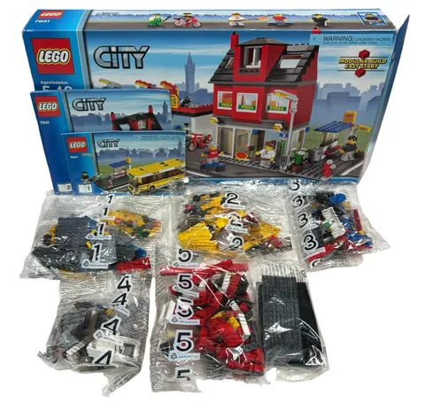 LEGO 7641 City Corner Pizza Shop Brand NEW Sealed Factory Bags NEW Open Box