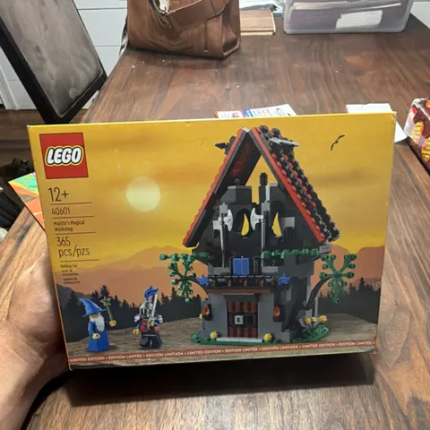 LEGO Majisto's Magical Workshop 40601 365 pcs Limited Edition Castle 12+