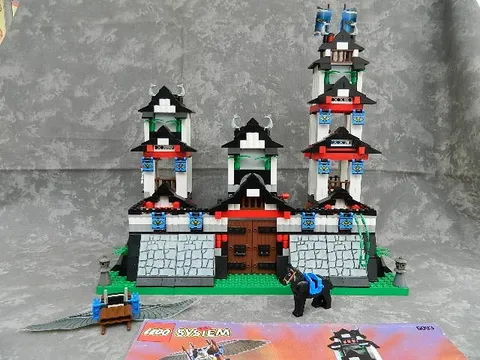 VINTAGE LEGO NINJA FLYING FORTRESS SET NO. 6093 WITH INSTRUCTIONS 