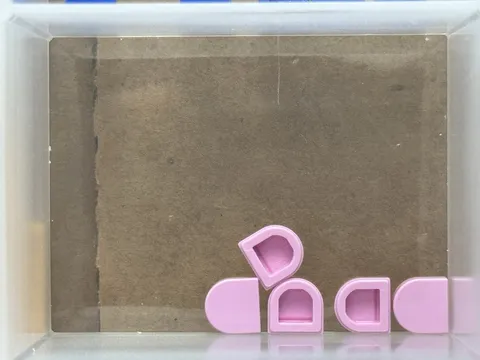 LEGO Parts - Bright Pink Tile, Round 1 x 1 Half Circle - No 24246 - QTY 5