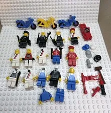 Lot of Vintage Lego Minifigures & Accessories 