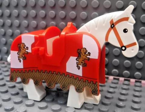 Lego 7946 Horse Barding Ruffled Edge w Gold Lions PART: 2490pb09