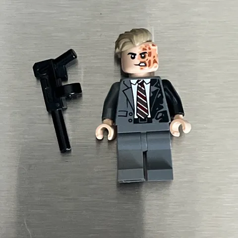 Lego DC Superheroes Two-Face Minifigure New From Set 76303 Limited sh1022.