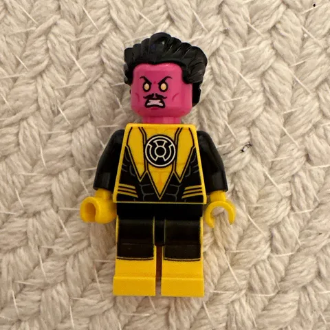 LEGO Minifigure Yellow Lantern Corps, Black & Yellow Outfit, Pink Head, Hair