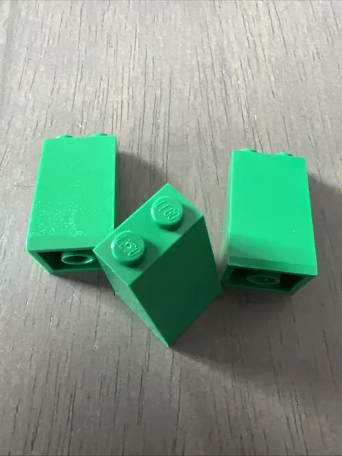 LEGO 3684c Green Slope 75 2 x 2 x 3 with Bottom Tube 3 Pieces