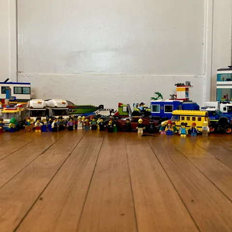 LEGO CITY school ,ice cream ,camper 2X,4X sport car ,3X police ,beach ,house ￼