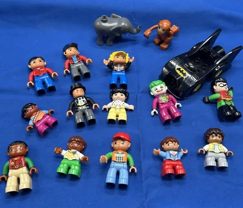 13 Lego Duplo Minifigs Joker, Robin, Sir Top ham Hat + Batmobile , Animals