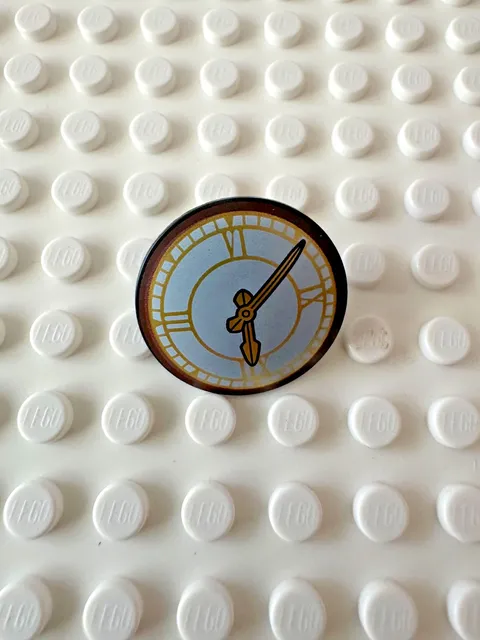LEGO Minifigure, Shield Circular / Round Convex Face with Clock 75902pb11