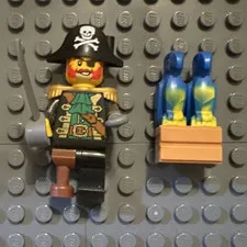 LEGO Pirates Minifigure Black Pirate Hat Sword & Accessories