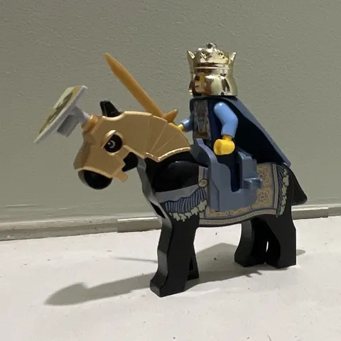 Lego Lion Knights Castle King Minifigure (HORSE INCLUDED)