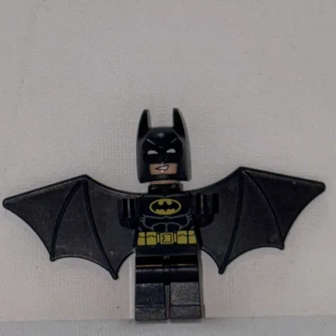 LEGO Batman Movie Minifigure Batman w/ Bat Wings Cape 71017 coltlbm01
