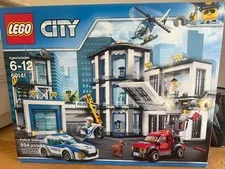 LEGO CITY Police Station (60141) - Excellent Condition, 100% Complete w/ Box