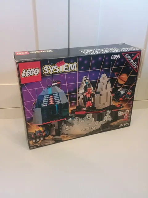 LEGO Classic Lot Including 6959 Spyrius Launch Base, Police and Baseplates