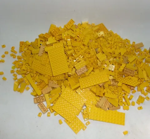 LEGO Bulk Lot Yellow Bricks 2 lb 14 oz – Mixed Pieces w/ Tan & Light Yellow
