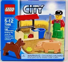 LEGO 7566 City Farmer New Sealed Retired Pig Dog Town Farm Ships Fast NISB