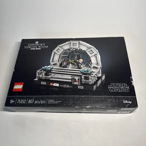 LEGO Star Wars: Emperor's Throne Room Diorama 75352 See Photos