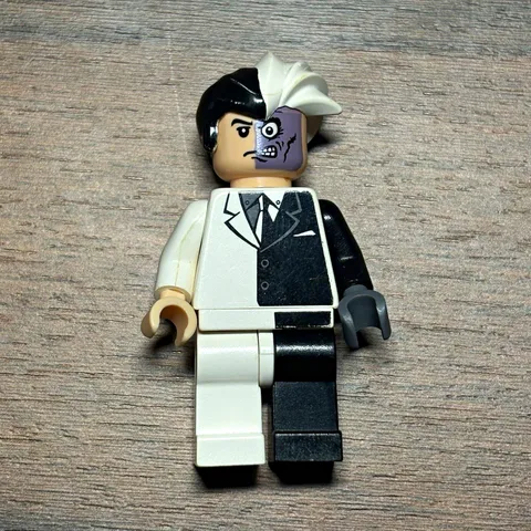 LEGO BAT004 Two-Face Minifigure Black/White Suit w/ Hair Piece Plastic Figure