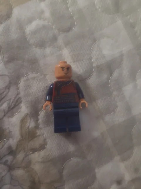 Lego Marvel Super Heroes Wong - Dark Red Robe, Dark Blue Legs Minifigure
