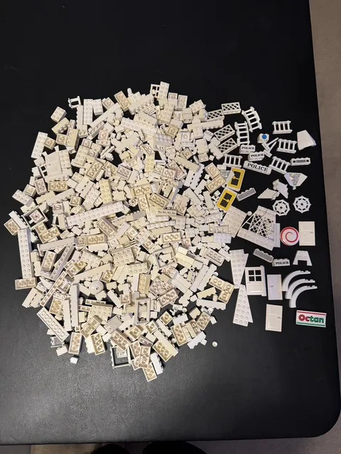 LEGO Lot of 1 Lb 11oz Random White LEGO pieces 