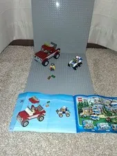 LEGO CITY: Police Pursuit (4437) Has figures, manual is missing Cover 