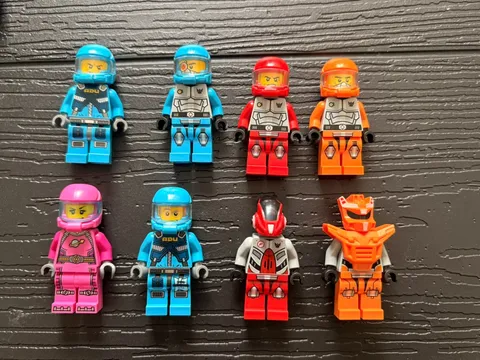 Lot of 9 LEGO Alien Conquest Minifigures Lot! Sold as Shown