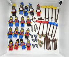 Vintage LEGO Castle Crusaders / Lion Knights Minifigure Lot – 17 Figures, Shield