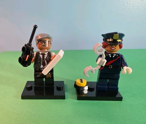 The LEGO Batman Movie Series 1 Minifigure 71017 - Commissioner Gordon & Barbara