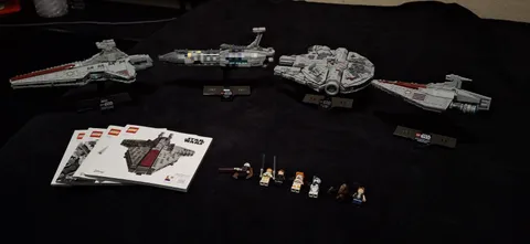 LEGO Star Wars Starship LOT (Acclamator, Invisible Hand, Venator, Falcon)