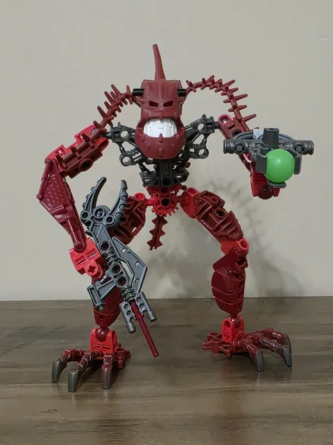 LEGO BIONICLE: Piraka - Hakann (8901) Complete With Zamor Read Description