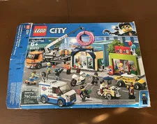 LEGO City Donut Shop Opening (60233) Complete Set 790 pcs Box+Instructions