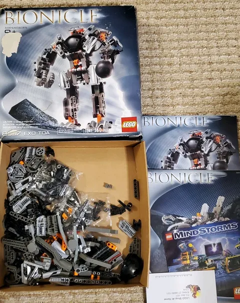LEGO 8557 Bionicle Exo-Toa Retired Complete w/ Manual & Box 2002 Vintage