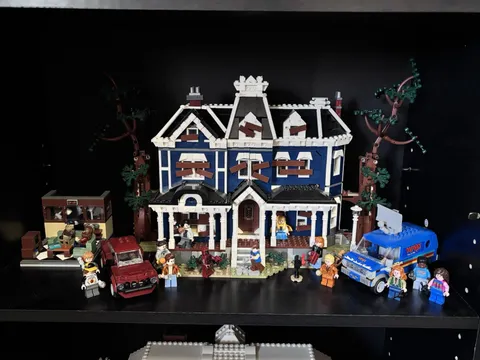 LEGO Stranger Things The Creel House (11370) WSQK Squawk Radio Station GWP 40891