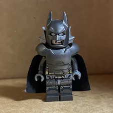 LEGO Batman - Armored w/ Cape and Batarangs GREAT CONDITION