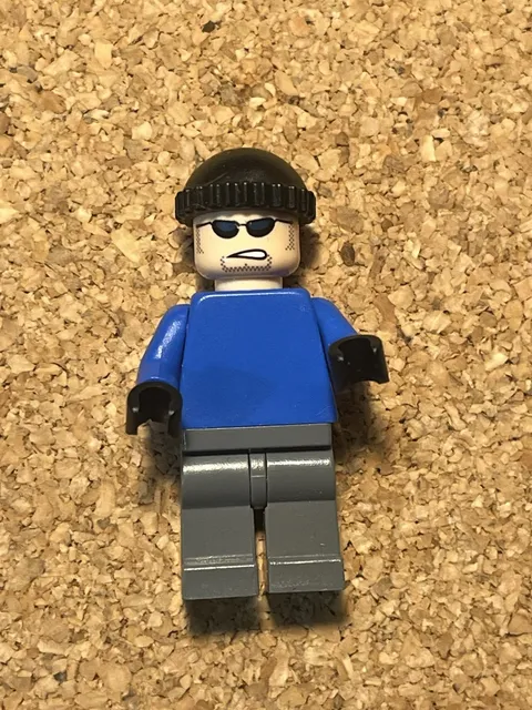 LEGO Batman I: Mr. Freeze’s Henchman Minifigure bat012
